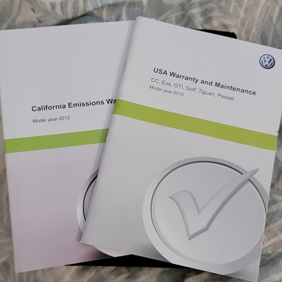 VW Paasat owners manual with leather case - Picture 2 of 4